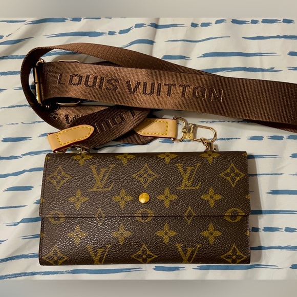 Authentic Louis Vuitton Sarah Wallet - Picture 2 of 16